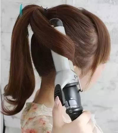 马尾怎么扎好看，高马尾编发怎么扎好看简单显发量（女神必备的一款高马尾）