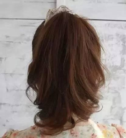 马尾怎么扎好看，高马尾编发怎么扎好看简单显发量（女神必备的一款高马尾）