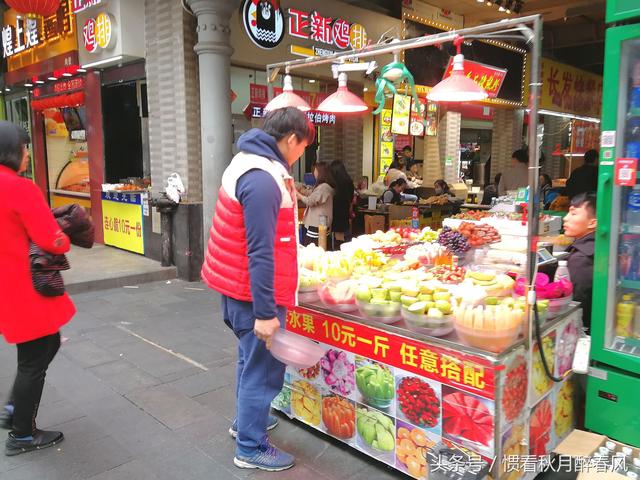 深圳东门步行街历史，它是深圳最大最繁华最古老的步行街