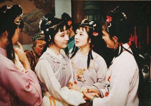 红楼梦里面的经典诗词，《红楼梦》里的经典唯美诗词