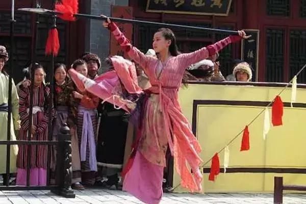 金庸笔下人物名字的含义，金庸人物姓名意义