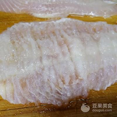 孜然鱼丸简单易做又下饭，比烧烤更美味的孜然里脊炒鱼丸