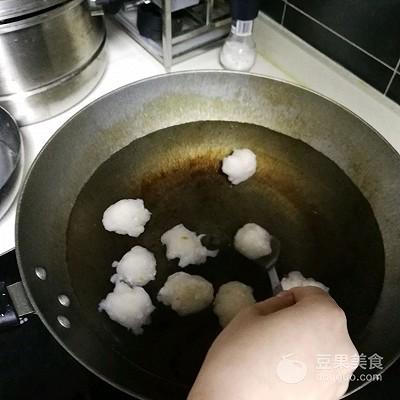 孜然鱼丸简单易做又下饭，比烧烤更美味的孜然里脊炒鱼丸