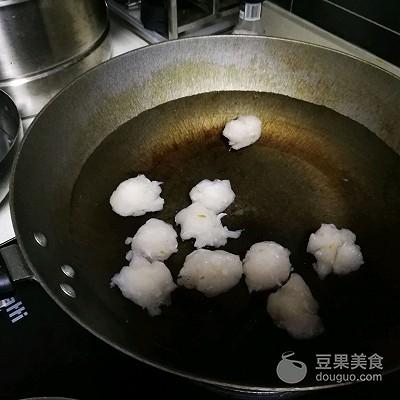 孜然鱼丸简单易做又下饭，比烧烤更美味的孜然里脊炒鱼丸