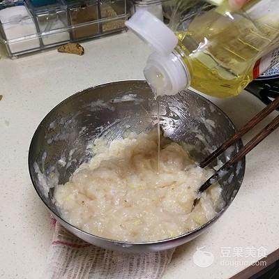 孜然鱼丸简单易做又下饭，比烧烤更美味的孜然里脊炒鱼丸