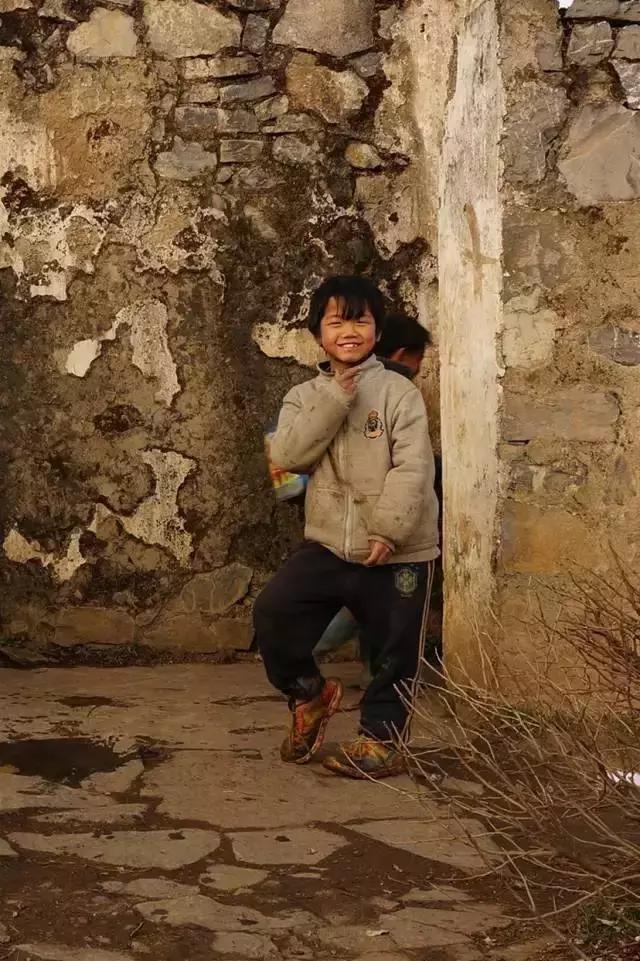 品读诗歌感受诗歌的魅力，用诗歌照亮乌蒙山的天空