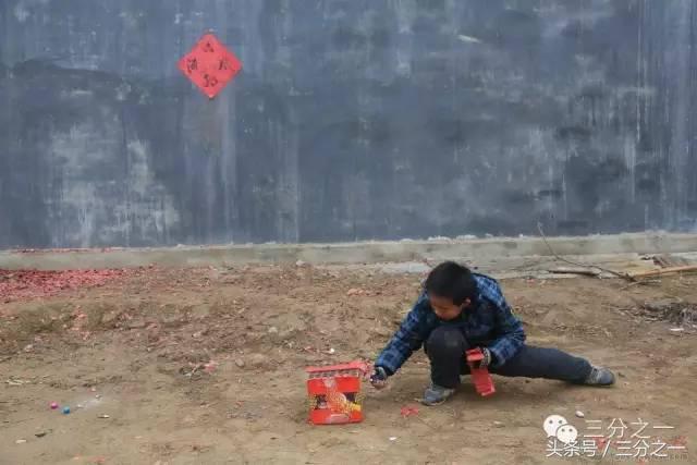 爆竹声中一岁除下一句是什么，爆竹声中一岁除的下一句是什么