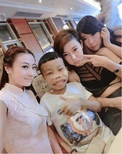 最丑富二代蛇精男西紅士，西紅士又出來“作妖”了