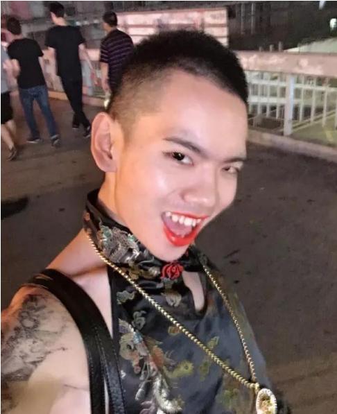 最丑富二代蛇精男西紅士，西紅士又出來“作妖”了