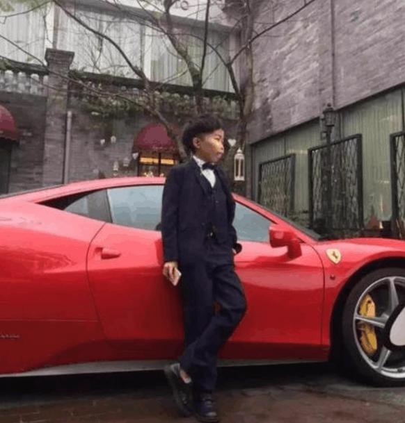 最丑富二代蛇精男西紅士，西紅士又出來“作妖”了