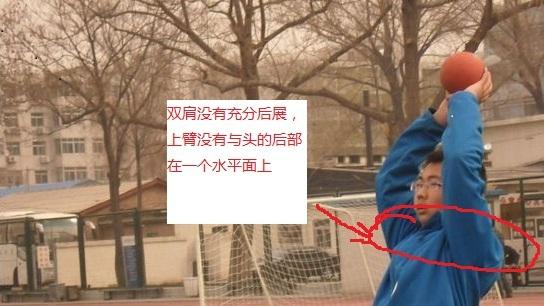 中考体育实心球的正确方式，快速提高实心球成绩的技巧