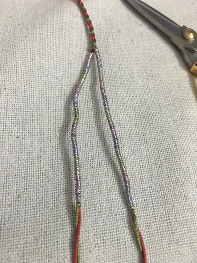 手绳莲花结的编织方法，详细的编织教程赶紧收藏