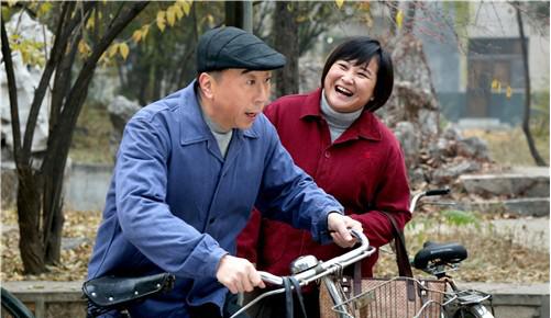 贾玲近照曝光身材，与张小斐同框“赢麻了”