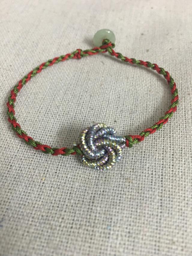 手绳莲花结的编织方法，详细的编织教程赶紧收藏