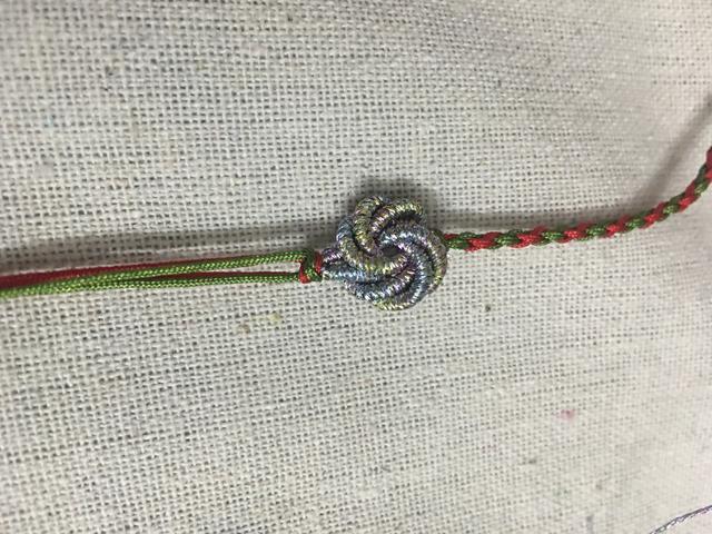 手绳莲花结的编织方法，详细的编织教程赶紧收藏