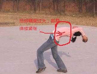 中考体育实心球的正确方式，快速提高实心球成绩的技巧