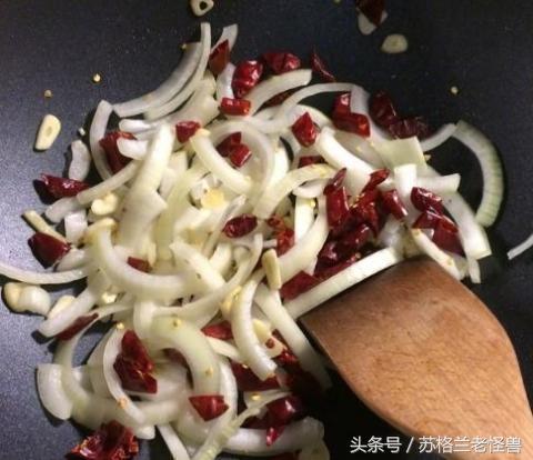 干锅鱿鱼的做法，干锅鱿鱼做法家常简单好吃