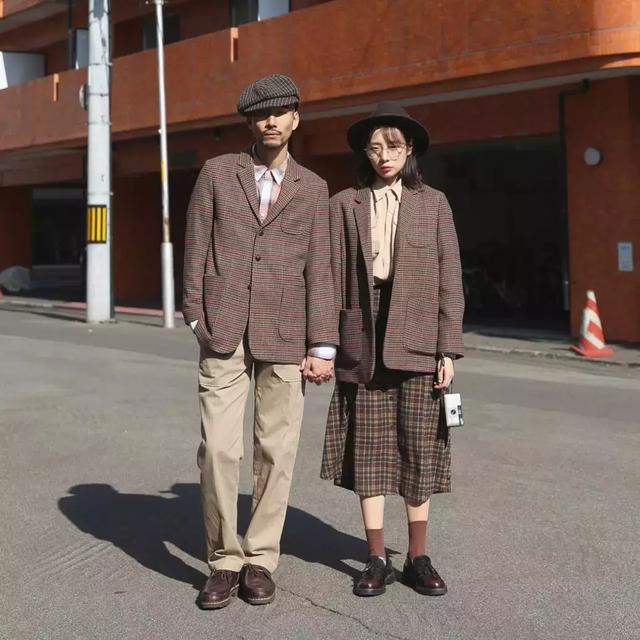 情侣装穿搭高级，暗色的情侣装高级冷艳感