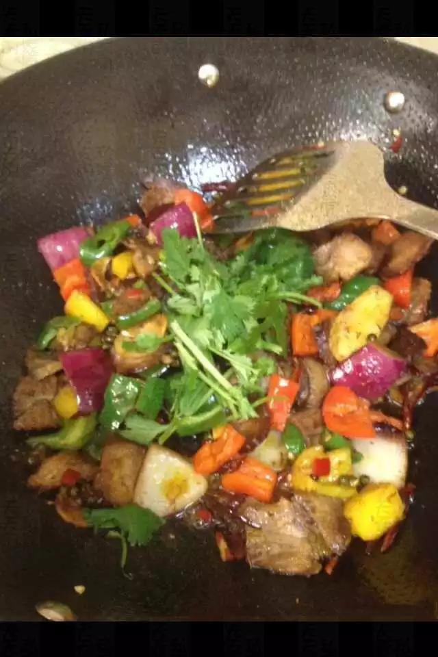 香辣回锅肉正宗做法，教你回锅肉的做法