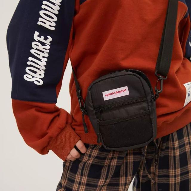 包包什么颜色好看，包包什么颜色百搭还四季都可以背（适合秋天的四只包包来啦）