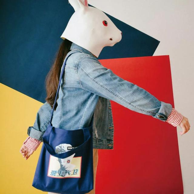 包包什么颜色好看，包包什么颜色百搭还四季都可以背（适合秋天的四只包包来啦）