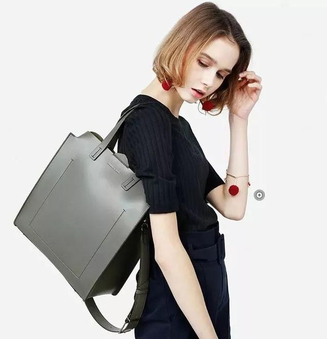 包包什么颜色好看，包包什么颜色百搭还四季都可以背（适合秋天的四只包包来啦）