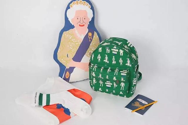 包包什么颜色好看，包包什么颜色百搭还四季都可以背（适合秋天的四只包包来啦）