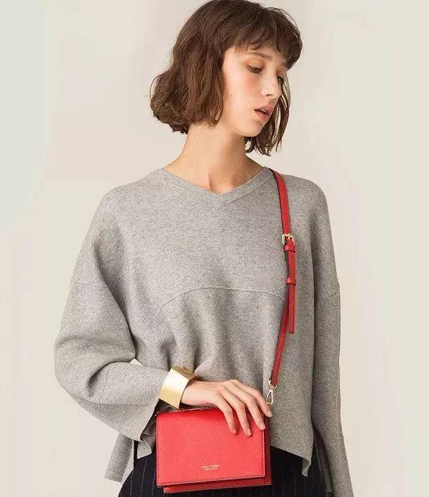 包包什么颜色好看，包包什么颜色百搭还四季都可以背（适合秋天的四只包包来啦）