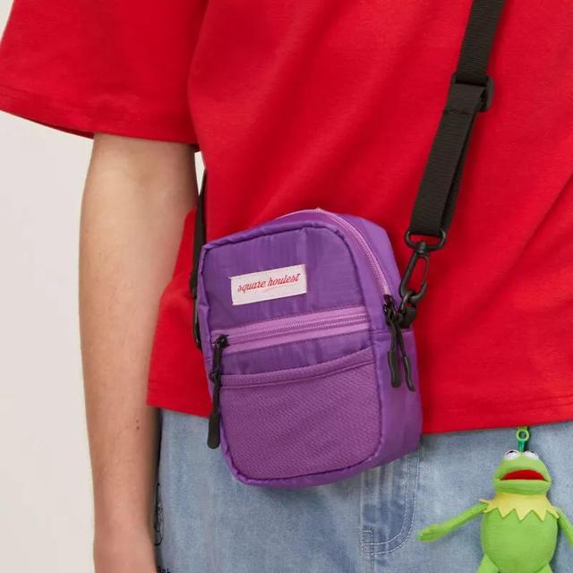 包包什么颜色好看，包包什么颜色百搭还四季都可以背（适合秋天的四只包包来啦）