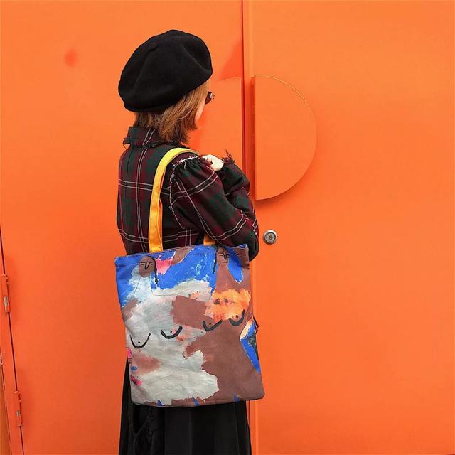 包包什么颜色好看，包包什么颜色百搭还四季都可以背（适合秋天的四只包包来啦）