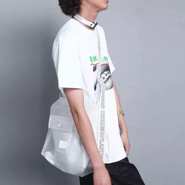 包包什么颜色好看，包包什么颜色百搭还四季都可以背（适合秋天的四只包包来啦）