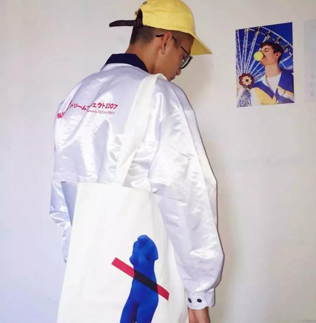 包包什么颜色好看，包包什么颜色百搭还四季都可以背（适合秋天的四只包包来啦）