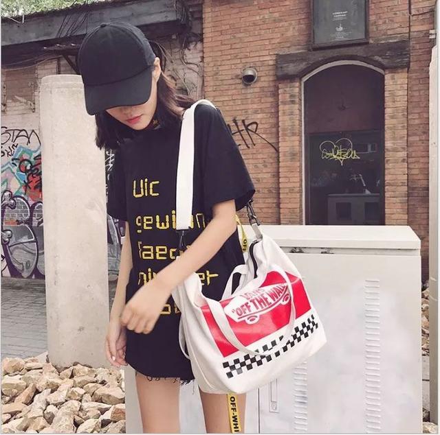 包包什么颜色好看，包包什么颜色百搭还四季都可以背（适合秋天的四只包包来啦）