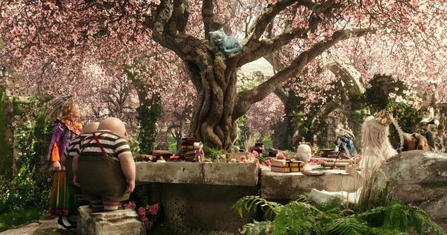 爱丽丝梦游仙境2，爱丽丝梦游仙境2豆瓣电影（《爱丽丝梦游仙境2镜中奇遇记》爱丽丝二次解救童话世界）