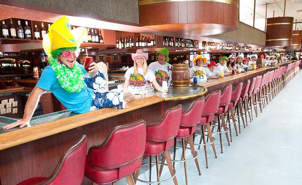 世界纪录指甲最长的人，奇人怪事世界各国之最