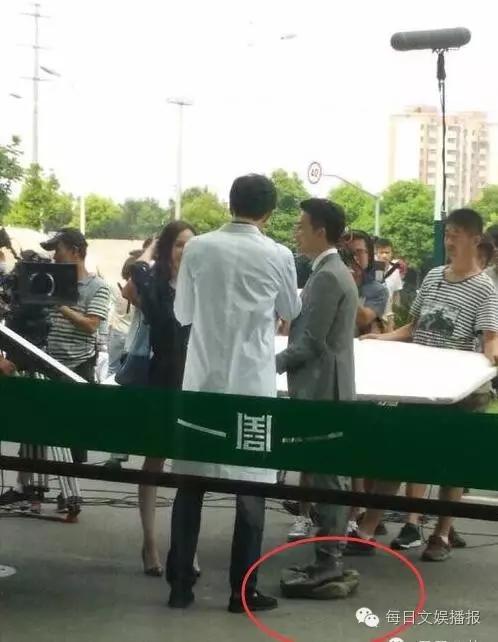 外国人评价黄轩颜值，鼻子透光引发热议