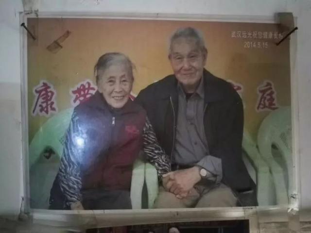 老一辈令人动容的爱情故事，8旬老夫妻爱情最美的样子