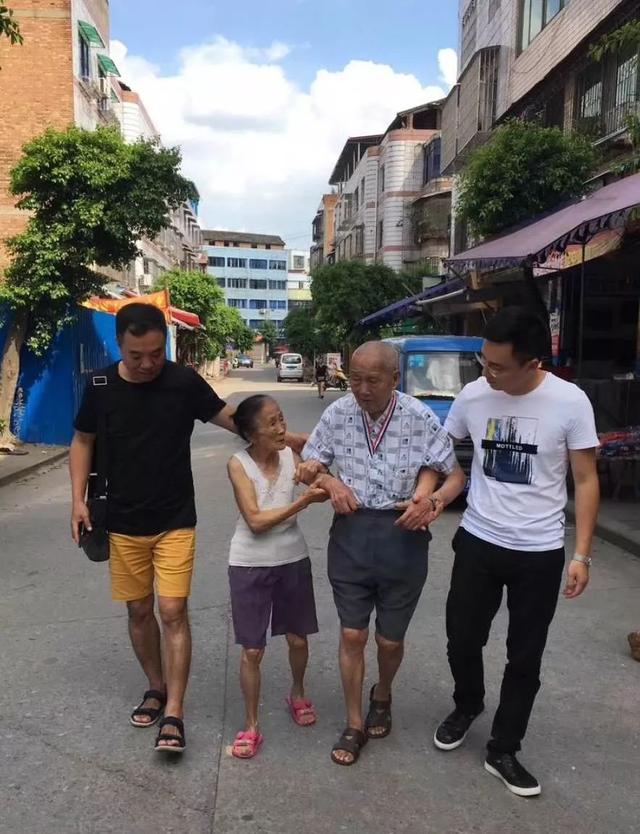 老一辈令人动容的爱情故事，8旬老夫妻爱情最美的样子