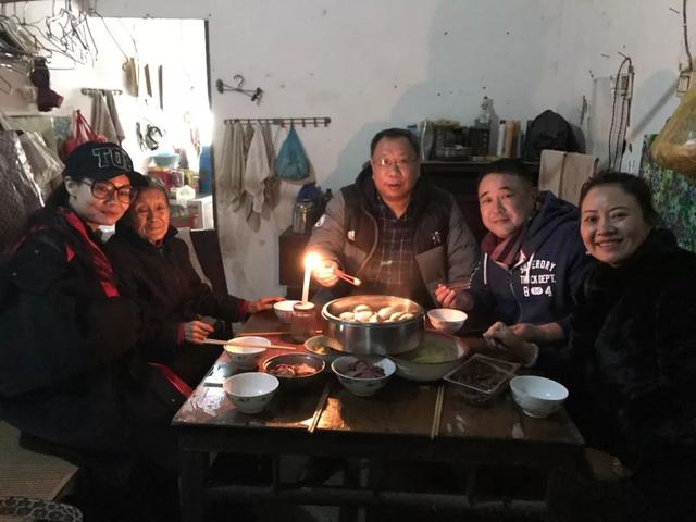 老一辈令人动容的爱情故事，8旬老夫妻爱情最美的样子