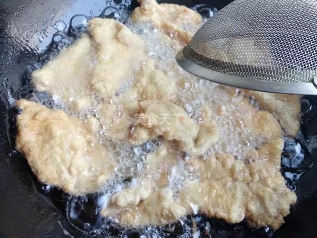 锅包肉的汁怎么调，锅包肉的家常调汁（厨师长教你做锅包肉）