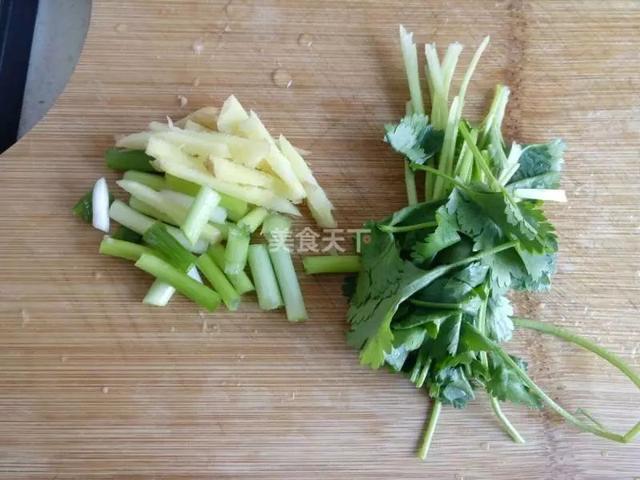 锅包肉的汁怎么调，锅包肉的家常调汁（厨师长教你做锅包肉）
