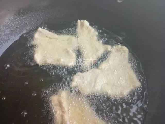 锅包肉的汁怎么调，锅包肉的家常调汁（厨师长教你做锅包肉）