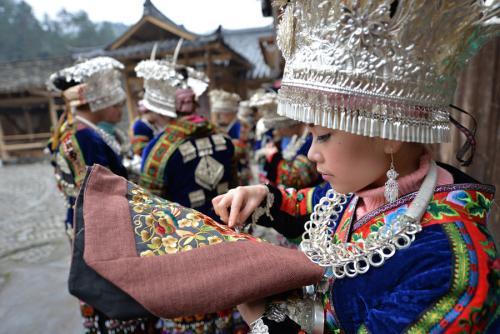 最简单的苗族服饰，五十六个民族服饰3——苗族的服饰文化