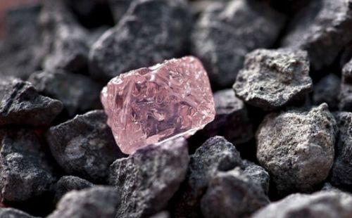 最轻最坚硬的材料，宇宙当中最轻、最坚硬的物质是什么