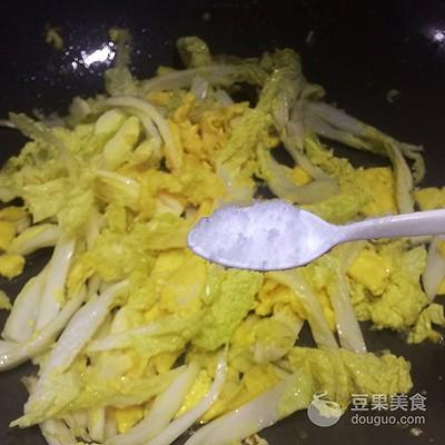 白菜炒鸡蛋的做法，蒜蓉白菜炒鸡蛋的做法（大白菜炒鸡蛋家常做法）