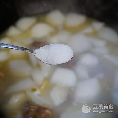 白萝卜焖腊鸭做法，美食推荐：腊鸭腿焖萝卜