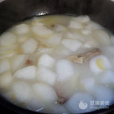 白萝卜焖腊鸭做法，美食推荐：腊鸭腿焖萝卜