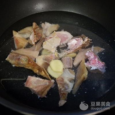 白萝卜焖腊鸭做法，美食推荐：腊鸭腿焖萝卜