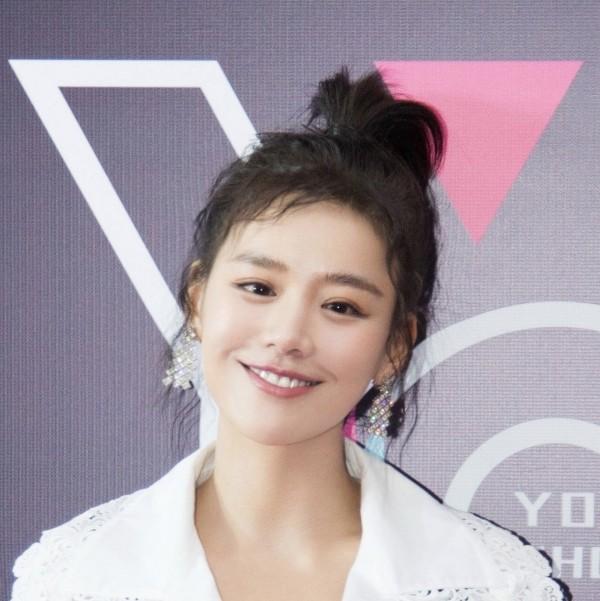 赵丽颖同款的短发侧边麻花辫，教你甜美教你萌之赵丽颖同款“杨桃辫”