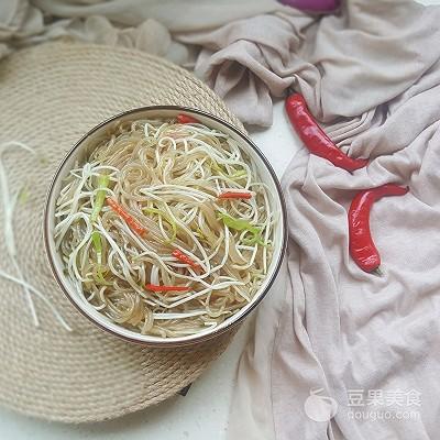绿豆芽炒粉怎么做好吃，吃不腻的家常豆芽炒粉丝